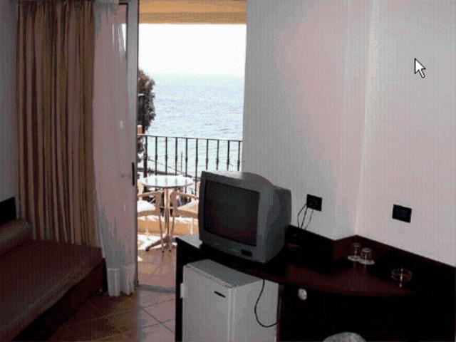 Thalassa Hotell Loutra Aidhipsou Rum bild
